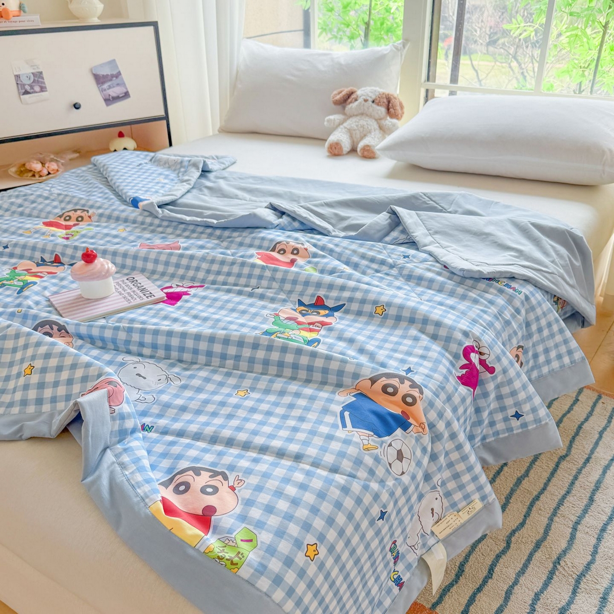 91家纺网 家纺一手货源 找家纺 雅萱家纺 2026新款里外全棉棉花夏被蜡笔小新系列 夏被-足球小新