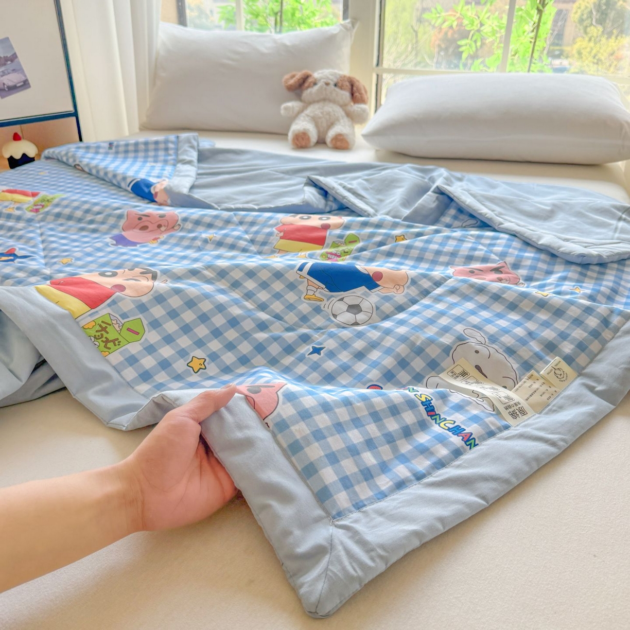 91家纺网 家纺一手货源 找家纺 雅萱家纺 2026新款里外全棉棉花夏被蜡笔小新系列 夏被-足球小新
