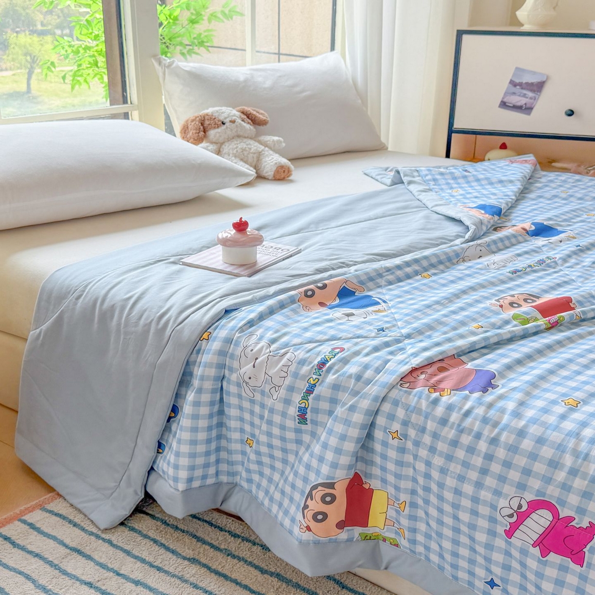 91家纺网 家纺一手货源 找家纺 雅萱家纺 2026新款里外全棉棉花夏被蜡笔小新系列 夏被-足球小新