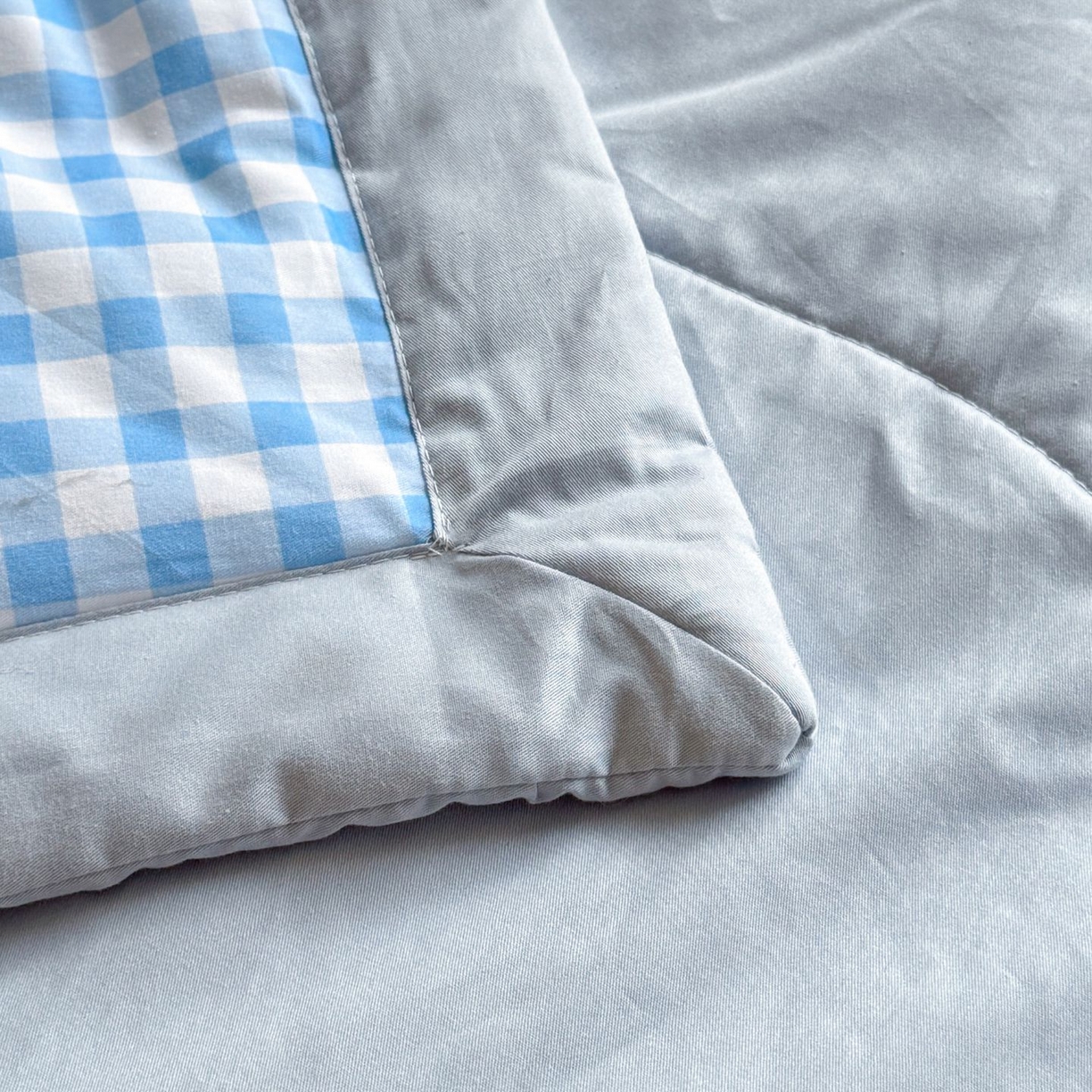 91家纺网 家纺一手货源 找家纺 雅萱家纺 2026新款里外全棉棉花夏被蜡笔小新系列 夏被-足球小新