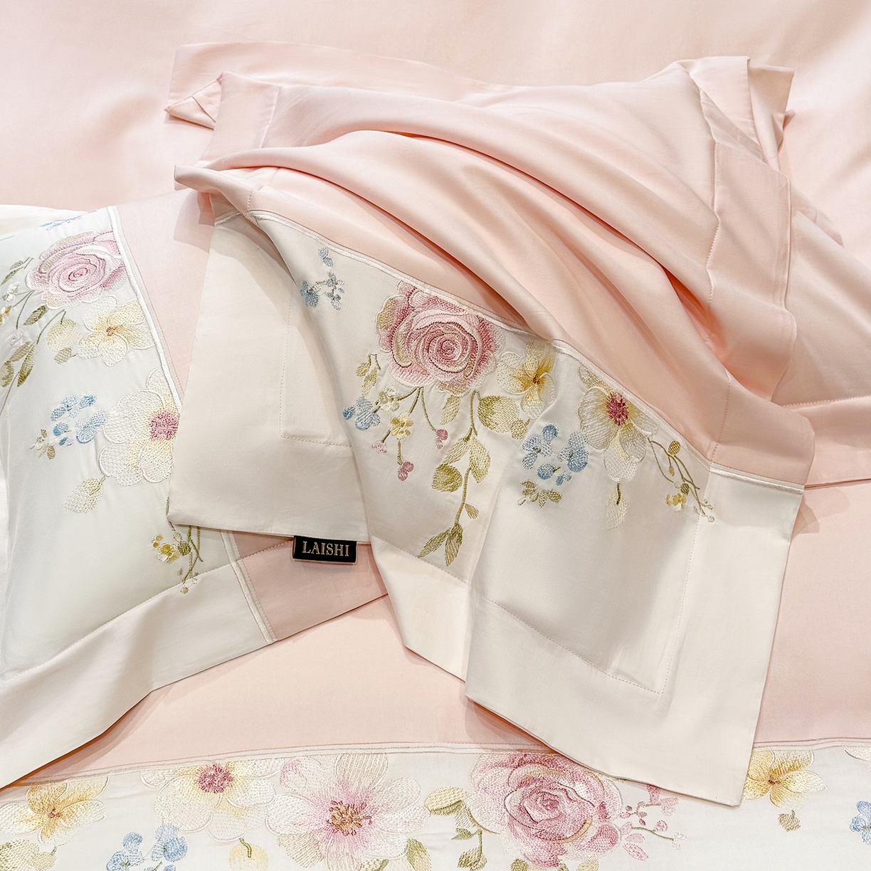 91家纺网 家纺一手货源 找家纺 （总）莱势 2026新品100支全棉纯棉50x50s贡缎长绒棉刺绣绣花四件套高端礼盒-玫瑰少女