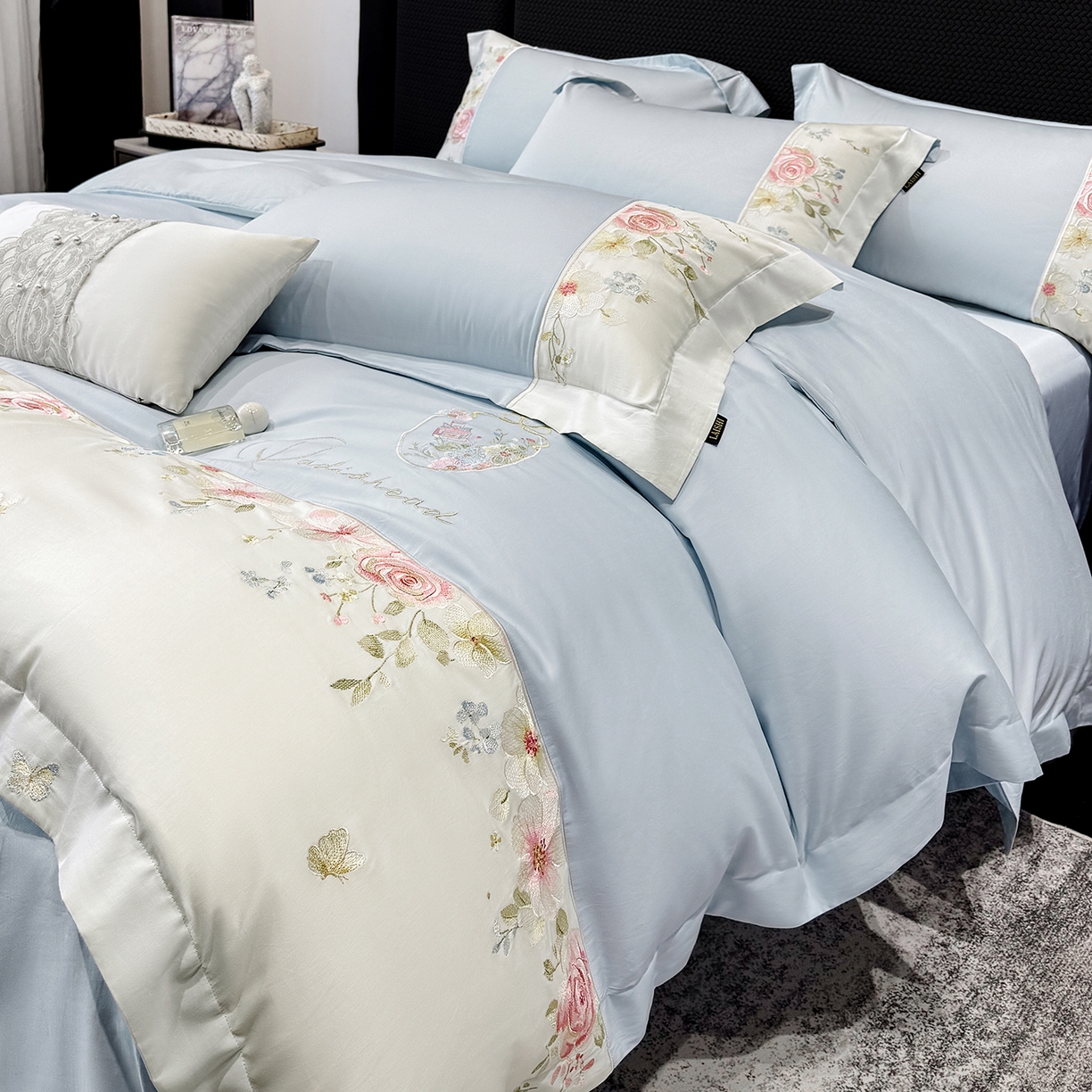 91家纺网 家纺一手货源 找家纺 （总）莱势 2026新品100支全棉纯棉50x50s贡缎长绒棉刺绣绣花四件套高端礼盒-玫瑰少女