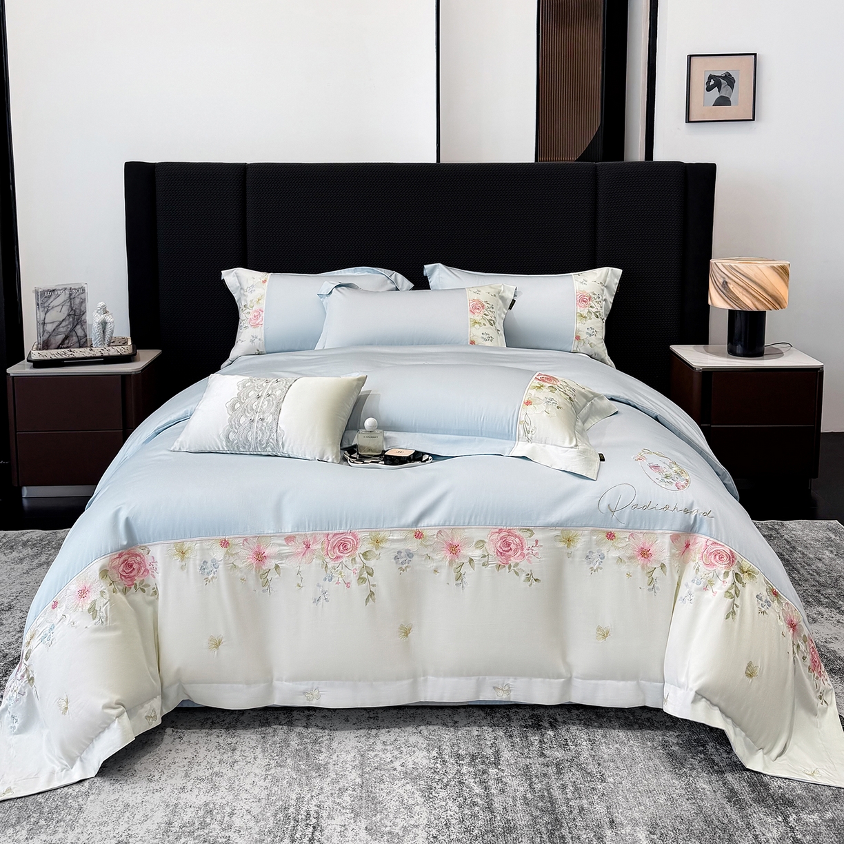 91家纺网 家纺一手货源 找家纺 莱势 2026新品100支全棉纯棉50x50s贡缎长绒棉刺绣绣花四件套高端礼盒-玫瑰少女 玫瑰少女  天空蓝