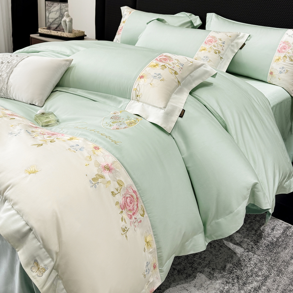 91家纺网 家纺一手货源 找家纺 莱势 2026新品100支全棉纯棉50x50s贡缎长绒棉刺绣绣花四件套高端礼盒-玫瑰少女 玫瑰少女 绿野仙踪