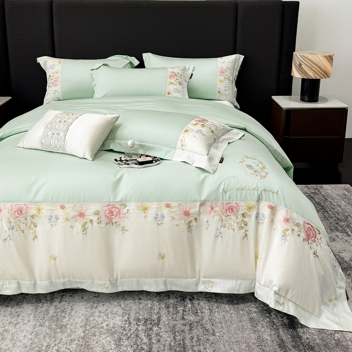 91家纺网 家纺一手货源 找家纺 莱势 2026新品100支全棉纯棉50x50s贡缎长绒棉刺绣绣花四件套高端礼盒-玫瑰少女 玫瑰少女 绿野仙踪