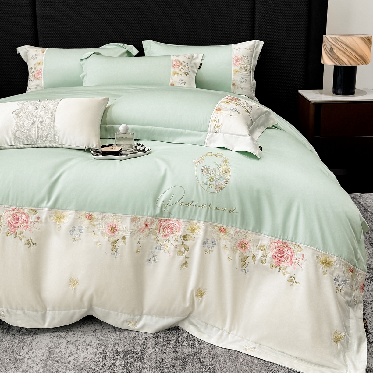 91家纺网 家纺一手货源 找家纺 莱势 2026新品100支全棉纯棉50x50s贡缎长绒棉刺绣绣花四件套高端礼盒-玫瑰少女 玫瑰少女 绿野仙踪