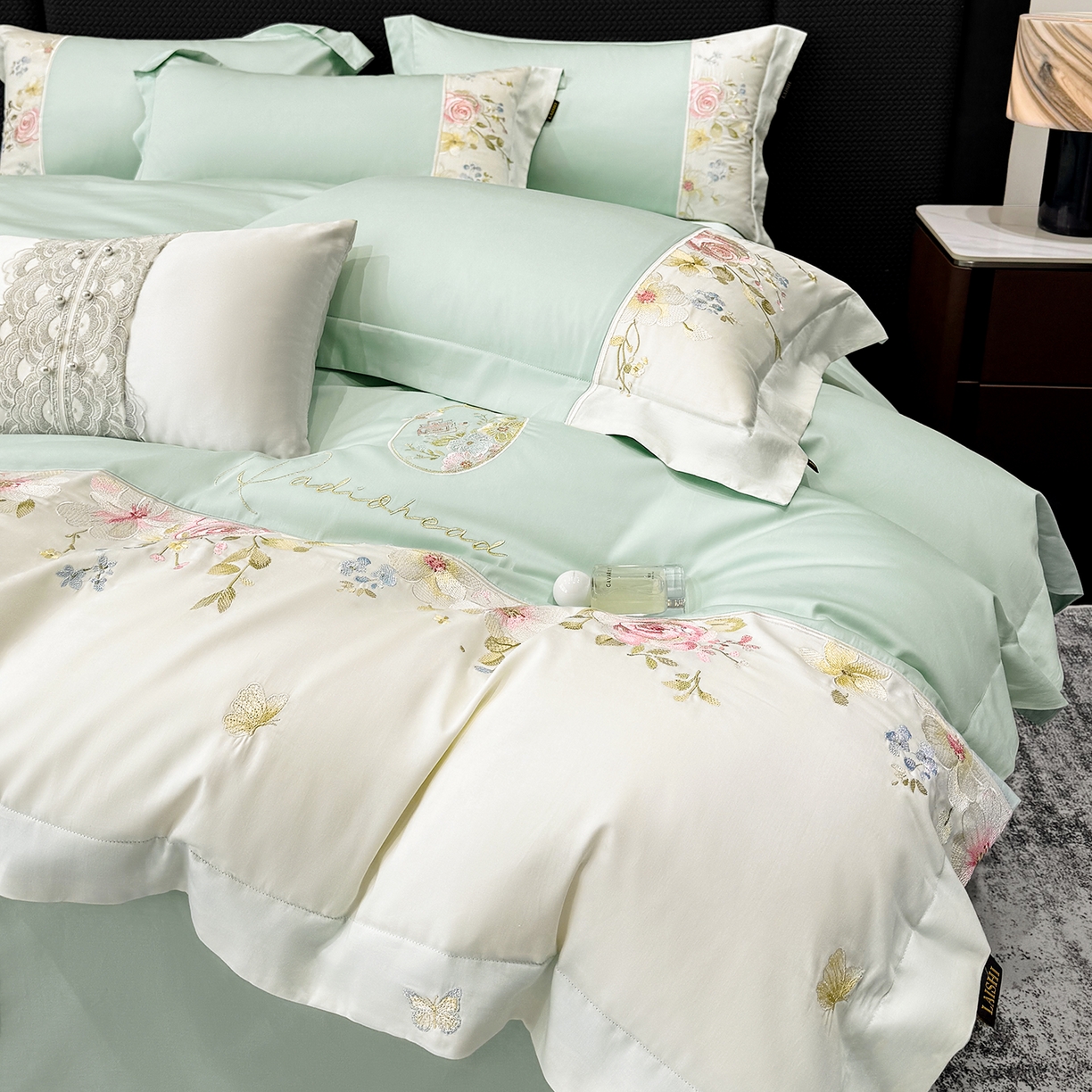 91家纺网 家纺一手货源 找家纺 莱势 2026新品100支全棉纯棉50x50s贡缎长绒棉刺绣绣花四件套高端礼盒-玫瑰少女 玫瑰少女 绿野仙踪