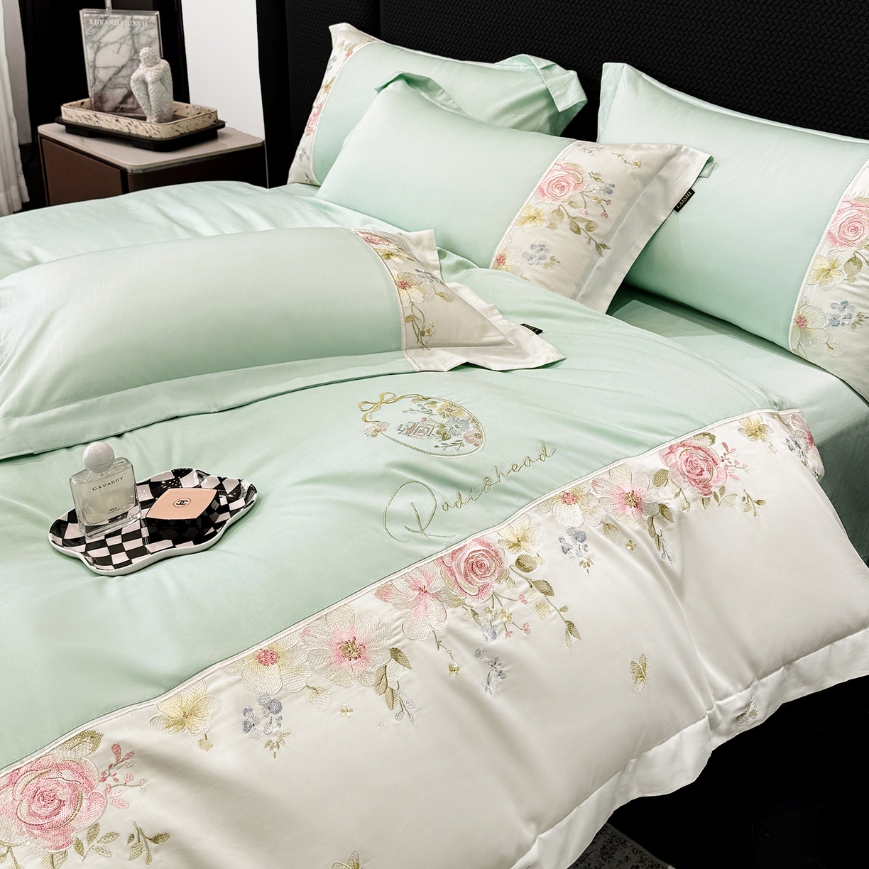 91家纺网 家纺一手货源 找家纺 莱势 2026新品100支全棉纯棉50x50s贡缎长绒棉刺绣绣花四件套高端礼盒-玫瑰少女 玫瑰少女 绿野仙踪