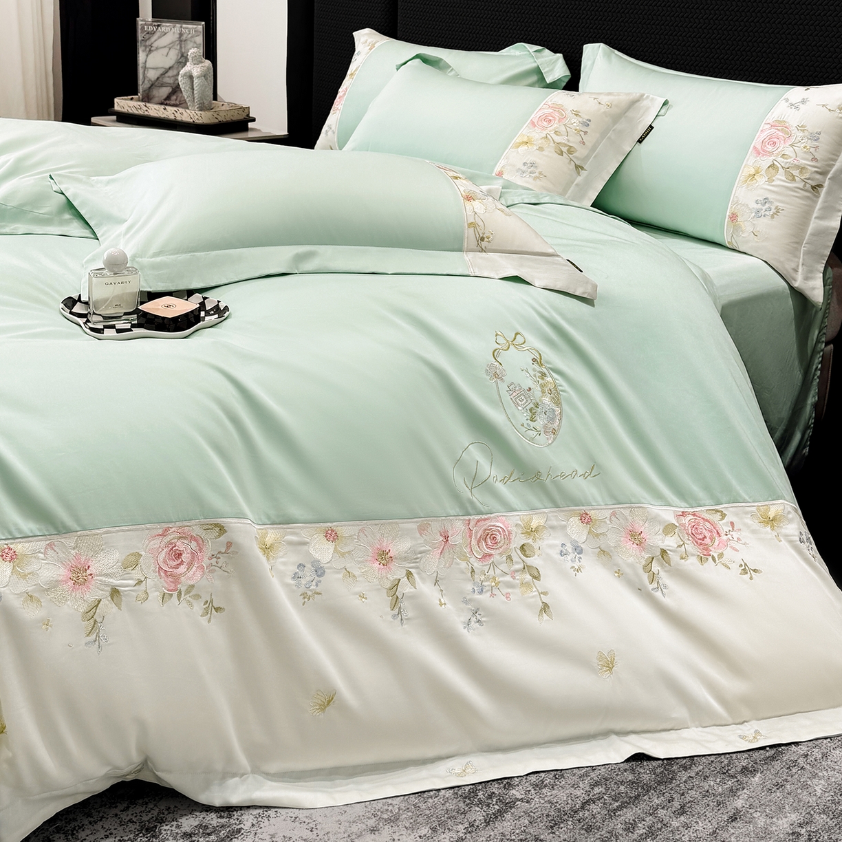 91家纺网 家纺一手货源 找家纺 莱势 2026新品100支全棉纯棉50x50s贡缎长绒棉刺绣绣花四件套高端礼盒-玫瑰少女 玫瑰少女 绿野仙踪