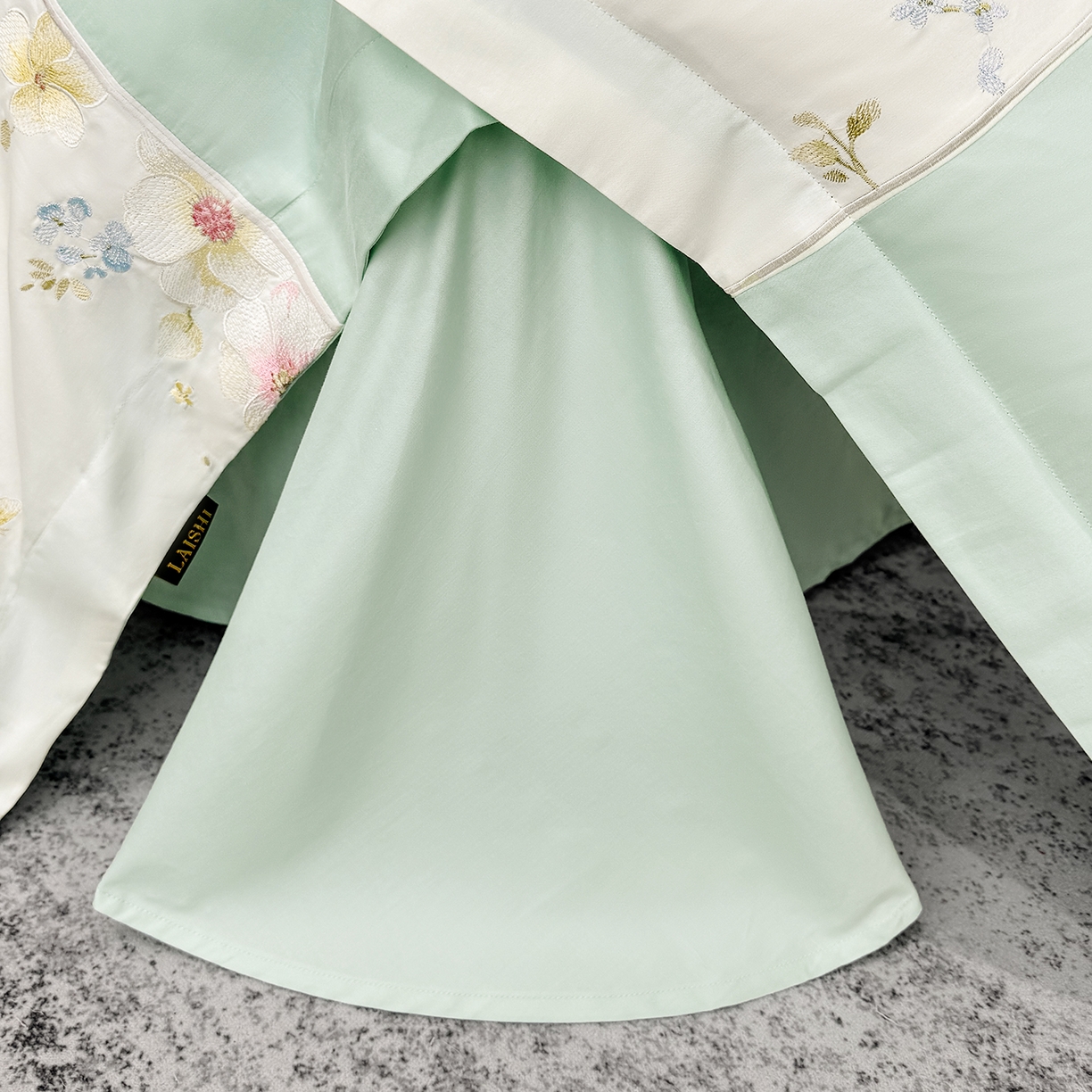 91家纺网 家纺一手货源 找家纺 莱势 2026新品100支全棉纯棉50x50s贡缎长绒棉刺绣绣花四件套高端礼盒-玫瑰少女 玫瑰少女 绿野仙踪