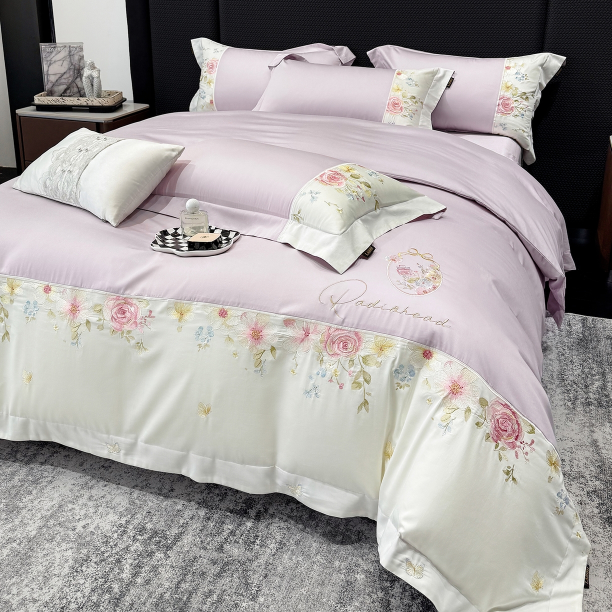 91家纺网 家纺一手货源 找家纺 莱势 2026新品100支全棉纯棉50x50s贡缎长绒棉刺绣绣花四件套高端礼盒-玫瑰少女 玫瑰少女 香芋紫