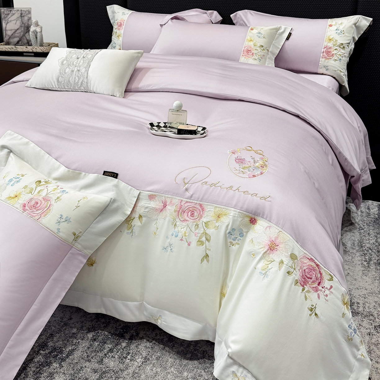 91家纺网 家纺一手货源 找家纺 莱势 2026新品100支全棉纯棉50x50s贡缎长绒棉刺绣绣花四件套高端礼盒-玫瑰少女 玫瑰少女 香芋紫