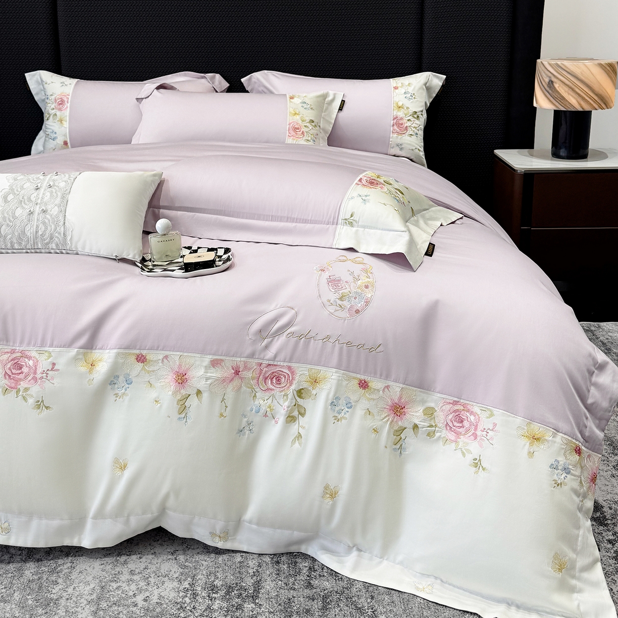 91家纺网 家纺一手货源 找家纺 莱势 2026新品100支全棉纯棉50x50s贡缎长绒棉刺绣绣花四件套高端礼盒-玫瑰少女 玫瑰少女 香芋紫