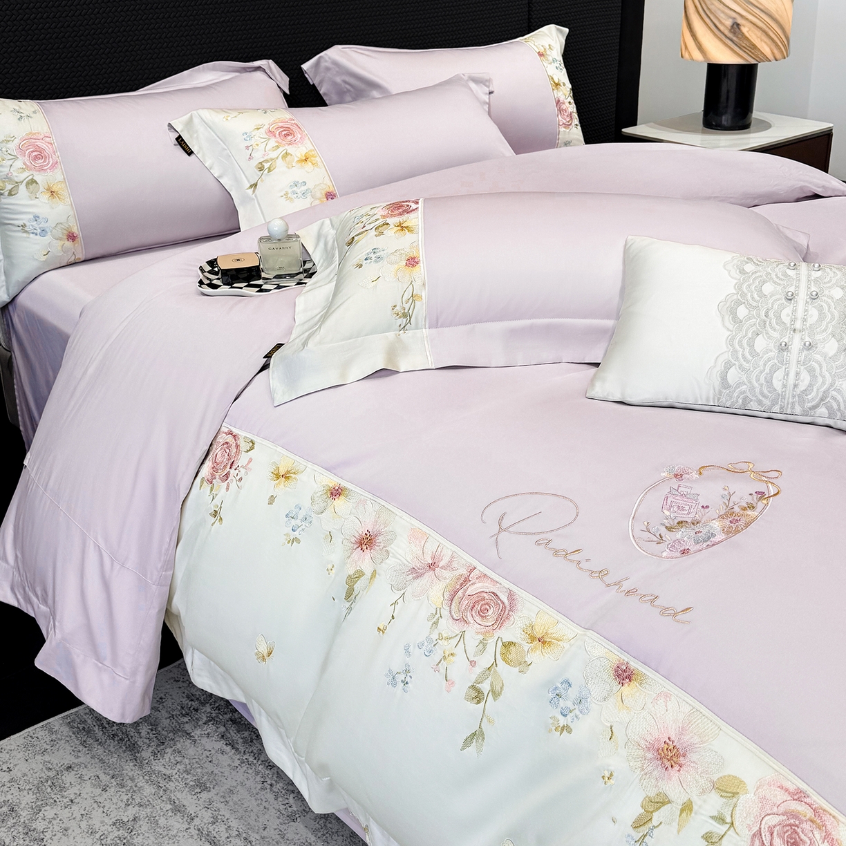 91家纺网 家纺一手货源 找家纺 莱势 2026新品100支全棉纯棉50x50s贡缎长绒棉刺绣绣花四件套高端礼盒-玫瑰少女 玫瑰少女 香芋紫