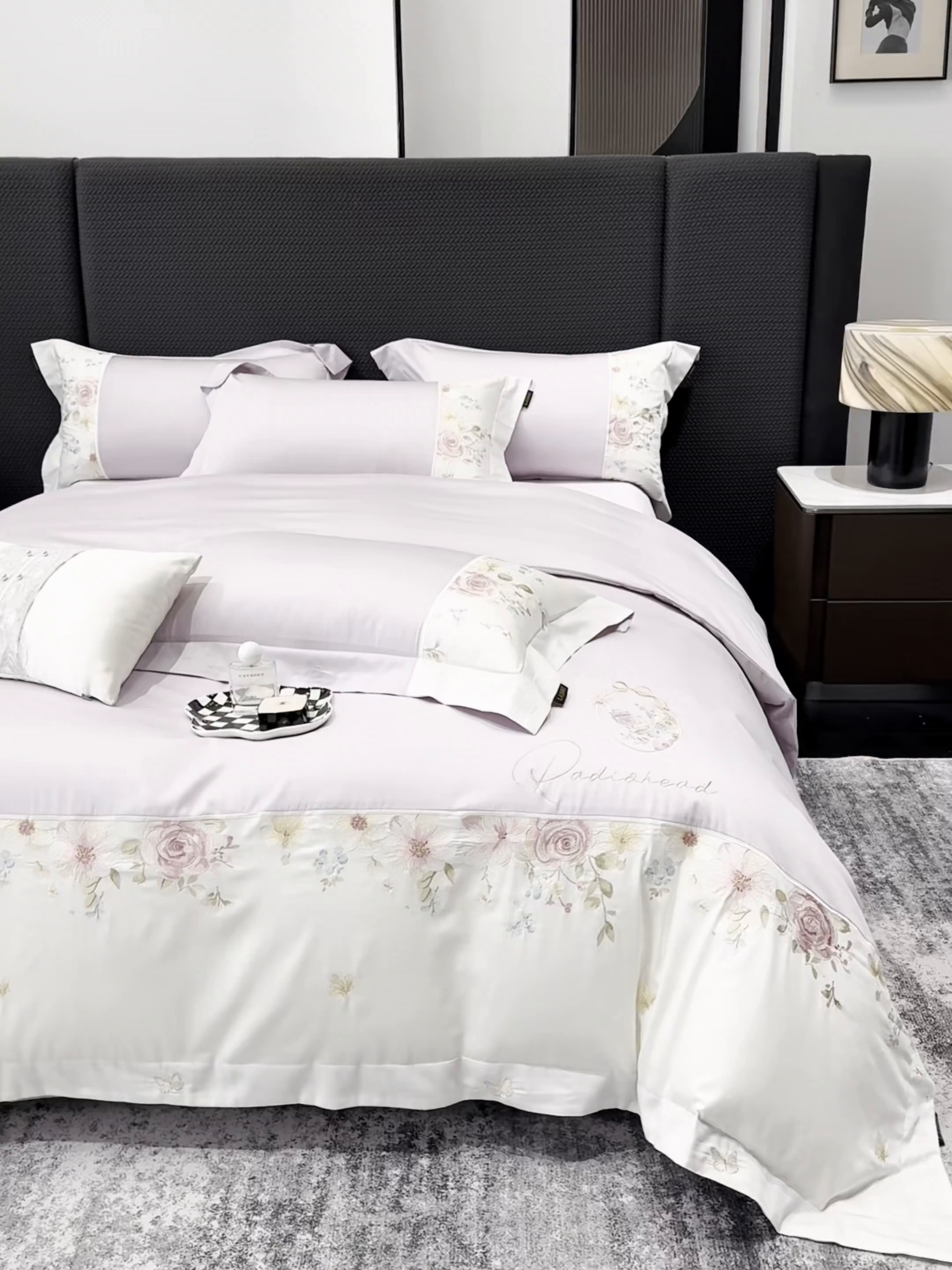 91家纺网 家纺一手货源 找家纺 莱势 2026新品100支全棉纯棉50x50s贡缎长绒棉刺绣绣花四件套高端礼盒-玫瑰少女 玫瑰少女 香芋紫