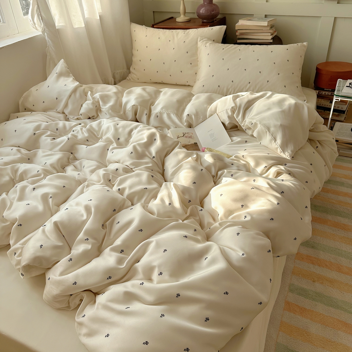 91家纺网 家纺一手货源 找家纺 爱彼家纺 2026新款亲肤冰丝印花四件套-系列二 冰丝-奶杏四叶草