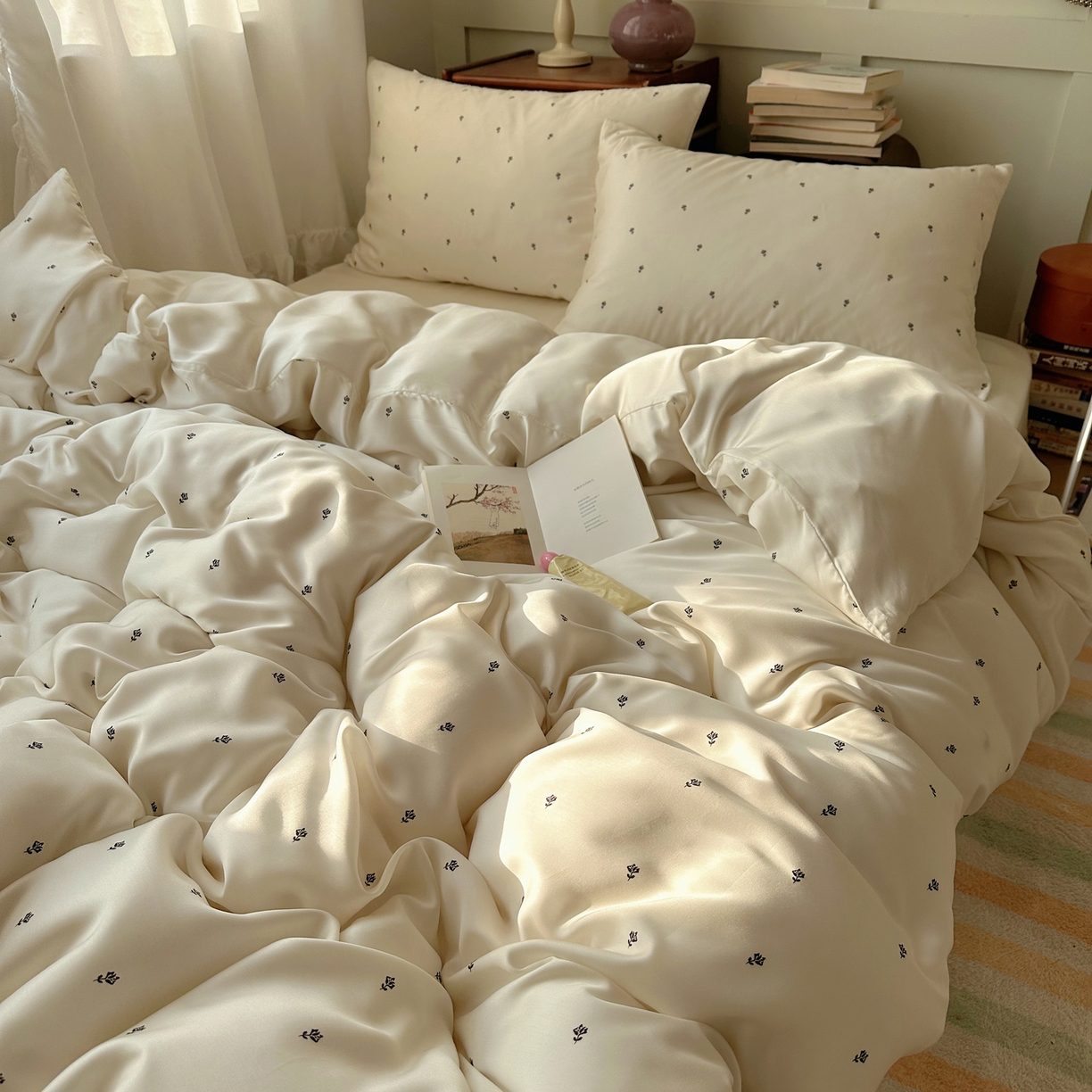 91家纺网 家纺一手货源 找家纺 爱彼家纺 2026新款亲肤冰丝印花四件套-系列二 冰丝-奶杏四叶草