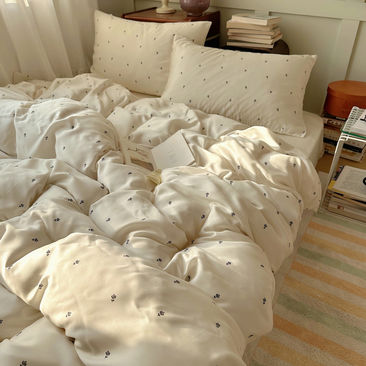 91家纺网 家纺一手货源 找家纺 爱彼家纺 2026新款亲肤冰丝印花四件套-系列二 冰丝-奶杏四叶草