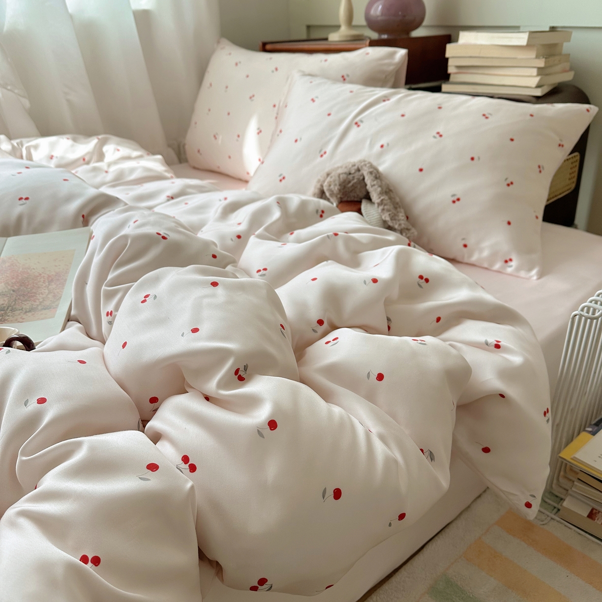 爱彼家纺 2026新款亲肤冰丝印花四件套-系列二 冰丝-甜粉小樱桃