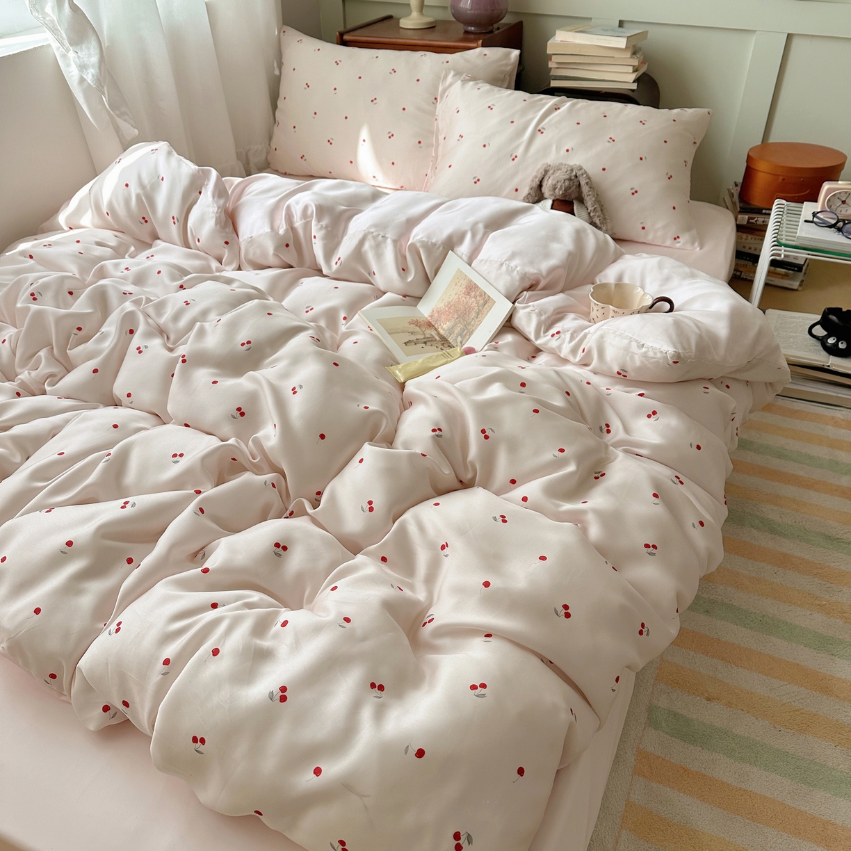 91家纺网 家纺一手货源 找家纺 爱彼家纺 2026新款亲肤冰丝印花四件套-系列二 冰丝-甜粉小樱桃