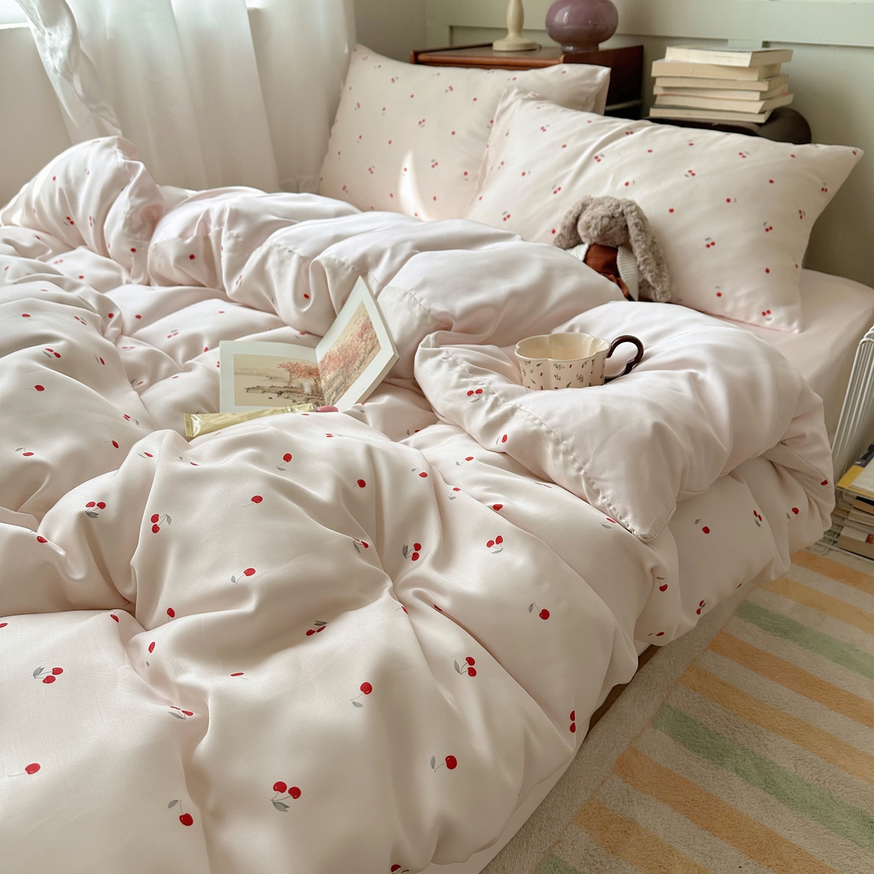 91家纺网 家纺一手货源 找家纺 爱彼家纺 2026新款亲肤冰丝印花四件套-系列二 冰丝-甜粉小樱桃