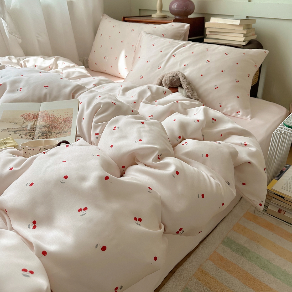 91家纺网 家纺一手货源 找家纺 爱彼家纺 2026新款亲肤冰丝印花四件套-系列二 冰丝-甜粉小樱桃