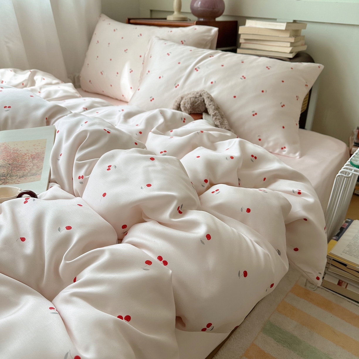 91家纺网 家纺一手货源 找家纺 爱彼家纺 2026新款亲肤冰丝印花四件套-系列二 冰丝-甜粉小樱桃