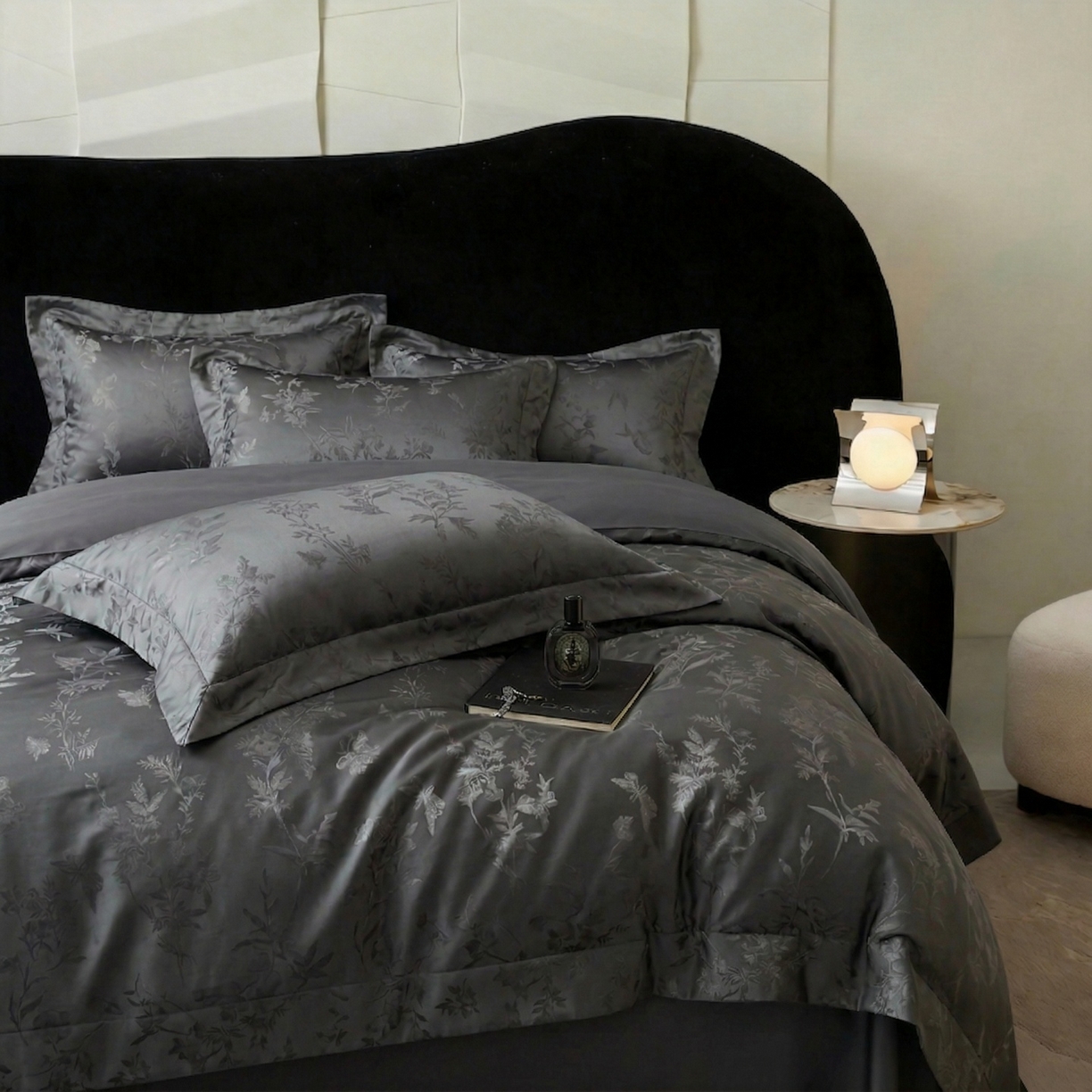 91家纺网 家纺一手货源 找家纺 爱彼家纺 2026新款亲肤提花四件套-系列一 玄墨疏影