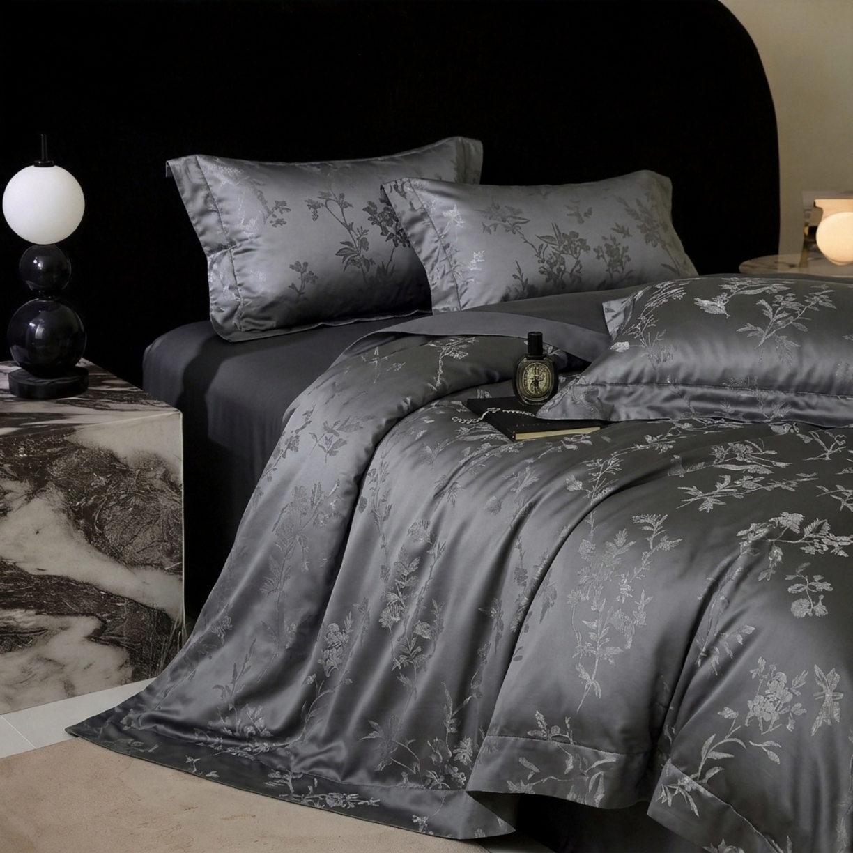 91家纺网 家纺一手货源 找家纺 爱彼家纺 2026新款亲肤提花四件套-系列一 玄墨疏影