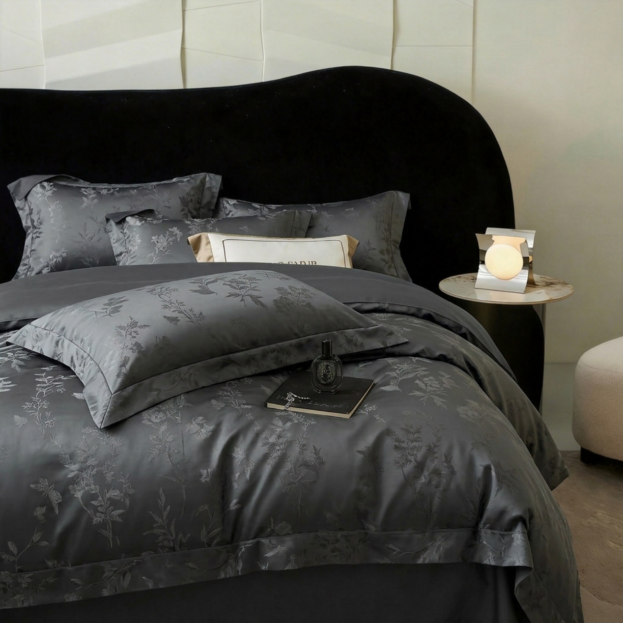 91家纺网 家纺一手货源 找家纺 爱彼家纺 2026新款亲肤提花四件套-系列一 玄墨疏影