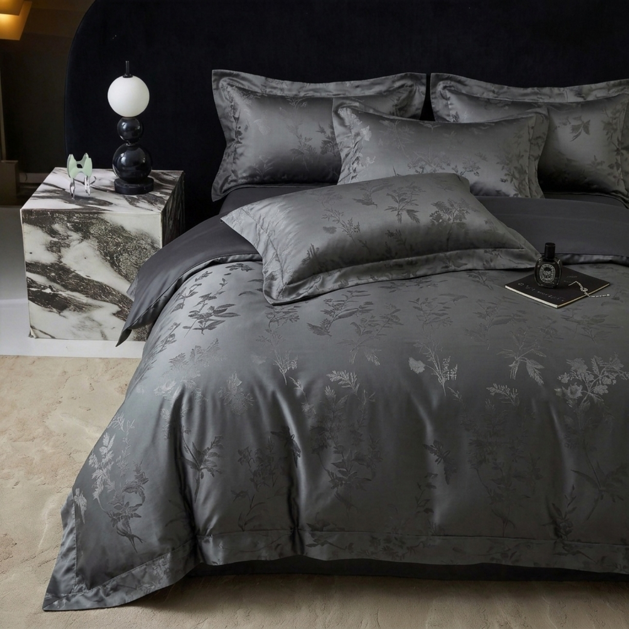 91家纺网 家纺一手货源 找家纺 爱彼家纺 2026新款亲肤提花四件套-系列一 玄墨疏影