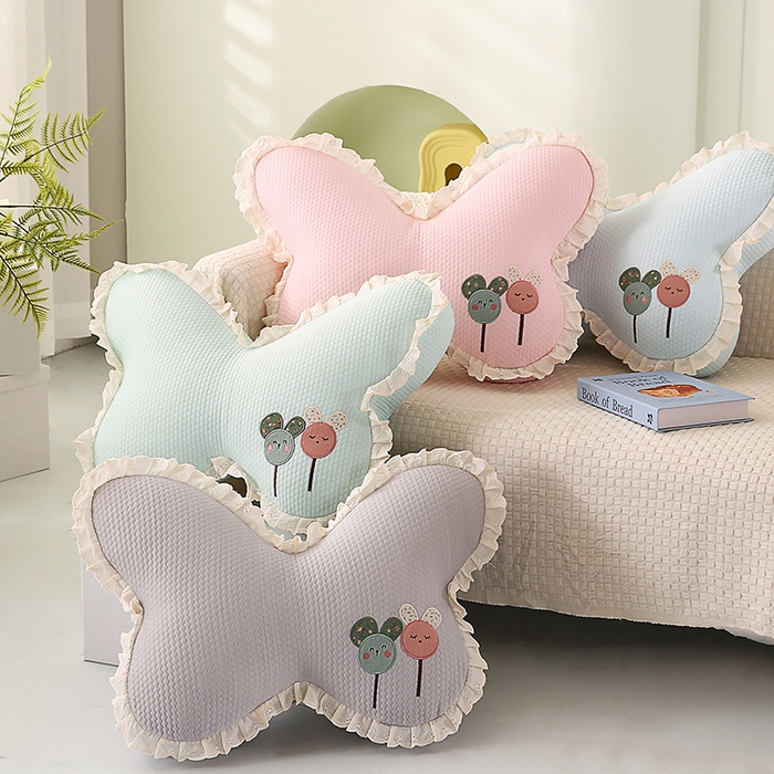 91家纺网 家纺一手货源 找家纺 （总）蔻眠 花边款凉豆豆凉感丝蝴蝶抱枕靠枕异型枕芯