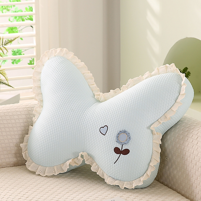 91家纺网 家纺一手货源 找家纺 （总）蔻眠 花边款凉豆豆凉感丝蝴蝶抱枕靠枕异型枕芯