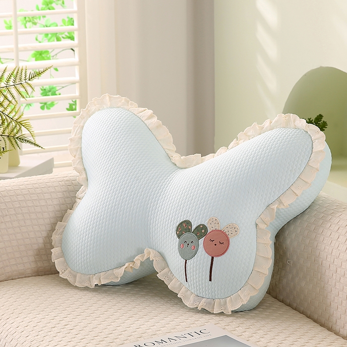 91家纺网 家纺一手货源 找家纺 蔻眠 花边款凉豆豆凉感丝蝴蝶抱枕靠枕异型枕芯 两小无猜-冰蓝