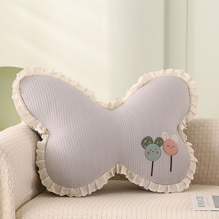 91家纺网 家纺一手货源 找家纺 蔻眠 花边款凉豆豆凉感丝蝴蝶抱枕靠枕异型枕芯 两小无猜-月灰