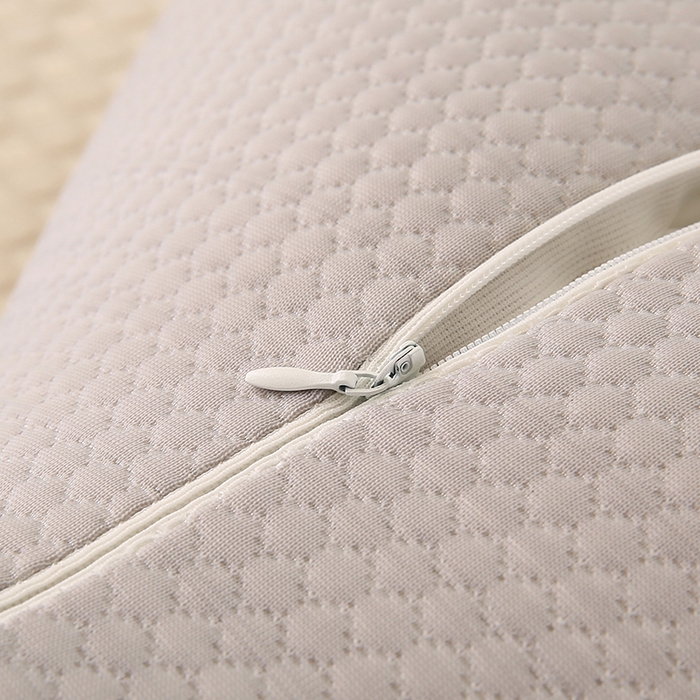 91家纺网 家纺一手货源 找家纺 蔻眠 花边款凉豆豆凉感丝蝴蝶抱枕靠枕异型枕芯 两小无猜-月灰