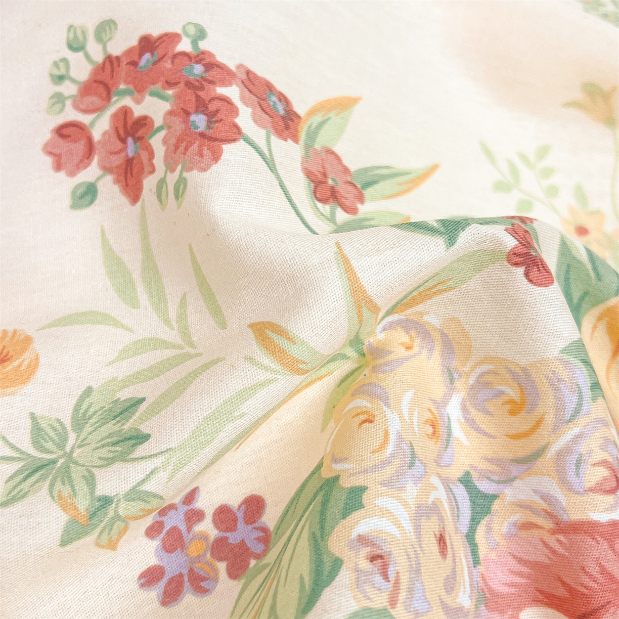 91家纺网 家纺一手货源 找家纺 宜凡家纺 2026新款全棉公主风单层床裙三件套 春色入梦