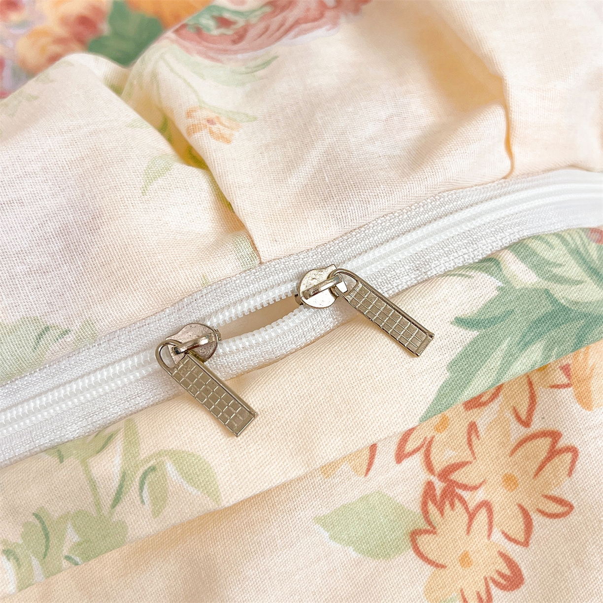 91家纺网 家纺一手货源 找家纺 宜凡家纺 2026新款全棉印花公主风单层床裙四件套 春色入梦