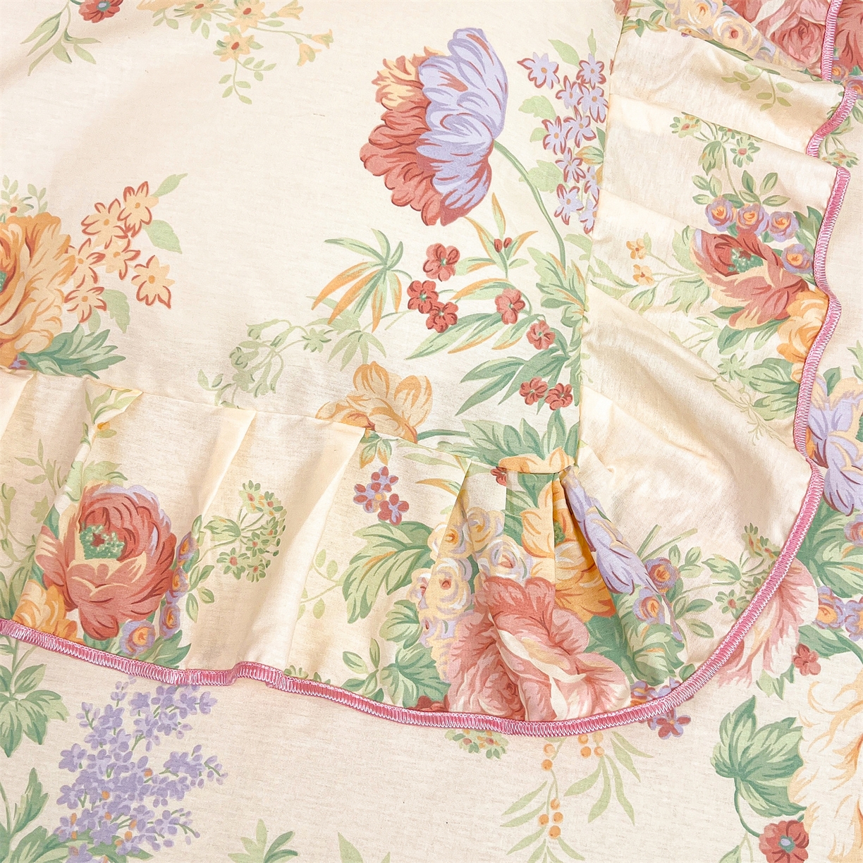 91家纺网 家纺一手货源 找家纺 宜凡家纺 2026新款全棉印花公主风单层床裙四件套 春色入梦