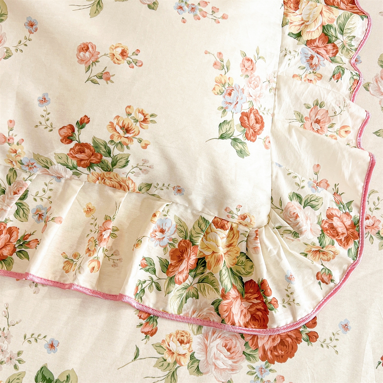 91家纺网 家纺一手货源 找家纺 宜凡家纺 2026新款全棉印花公主风单层床裙四件套 洛川花海