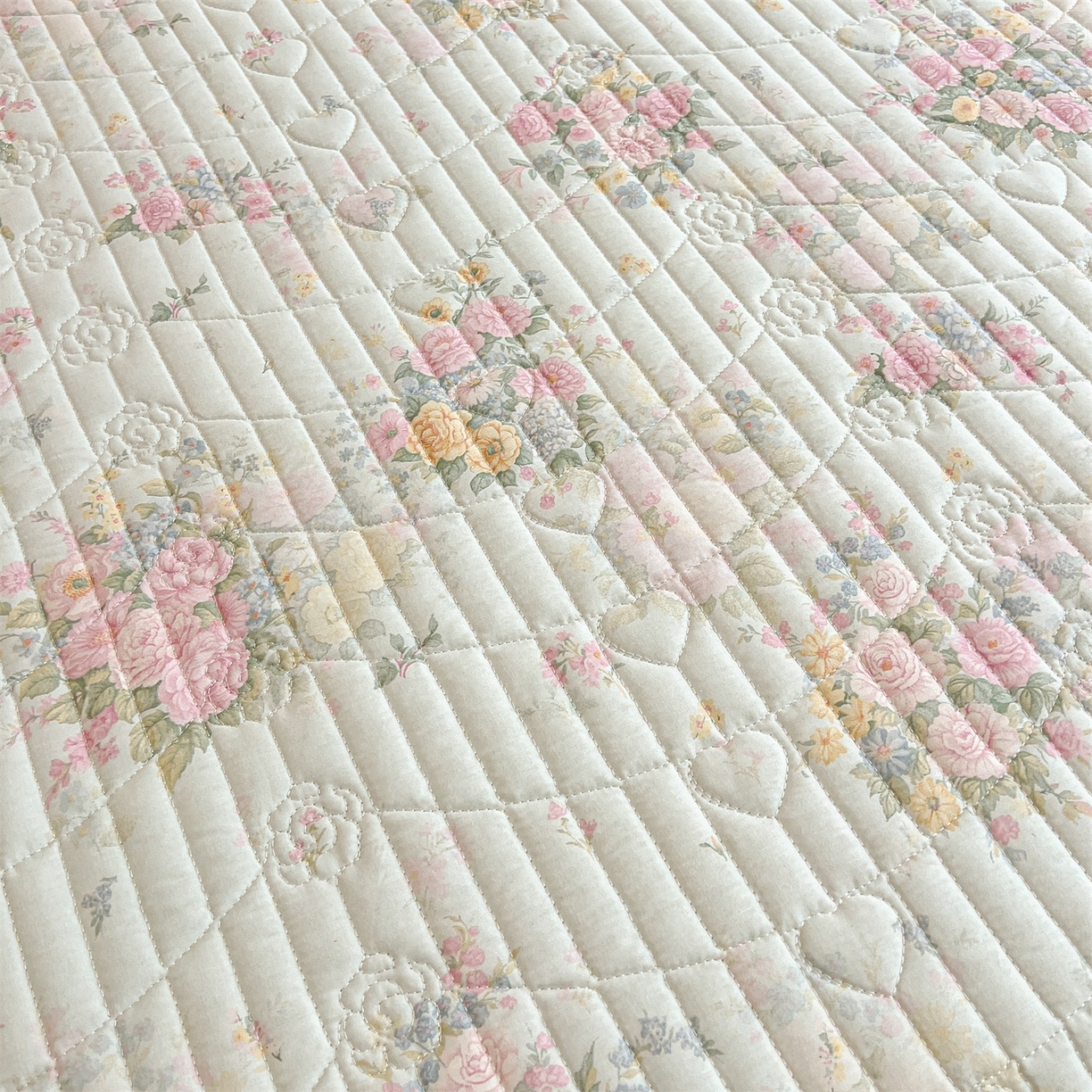 91家纺网 家纺一手货源 找家纺 （总）宜凡家纺 2026新款全棉印花公主风夹棉床裙三件套