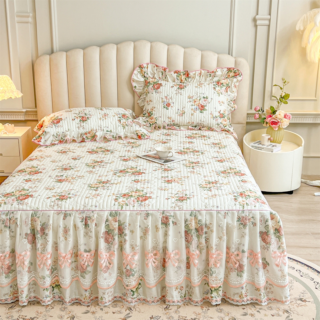 91家纺网 家纺一手货源 找家纺 宜凡家纺 2026新款全棉印花公主风夹棉床裙三件套 洛川花海