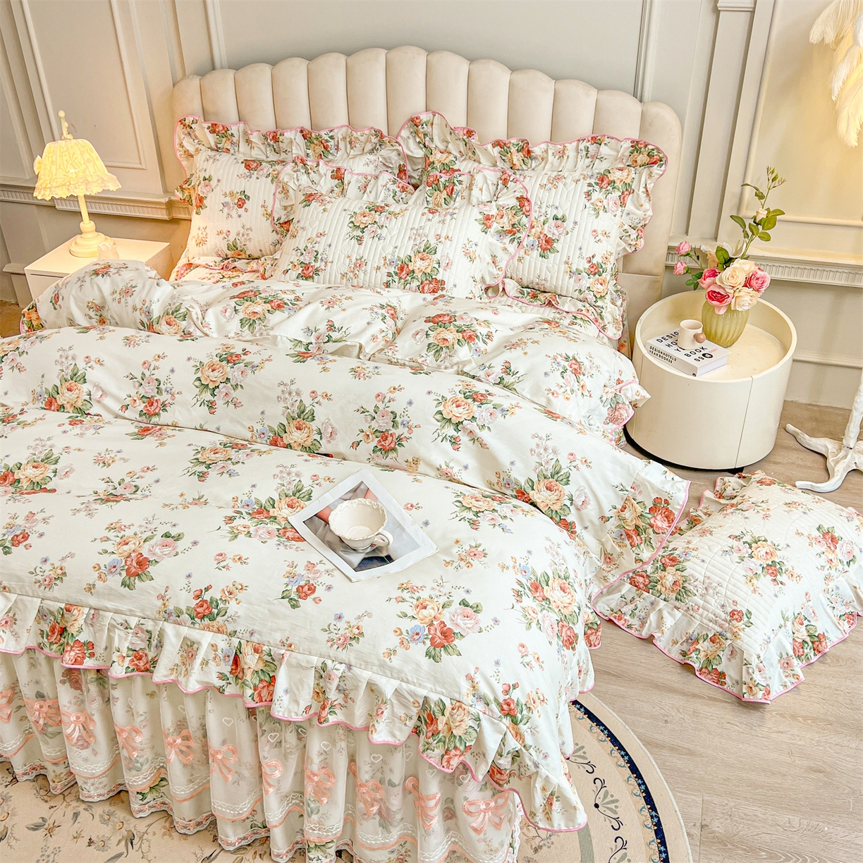 91家纺网 家纺一手货源 找家纺 宜凡家纺 2026新款全棉印花公主风夹棉床裙三件套 洛川花海