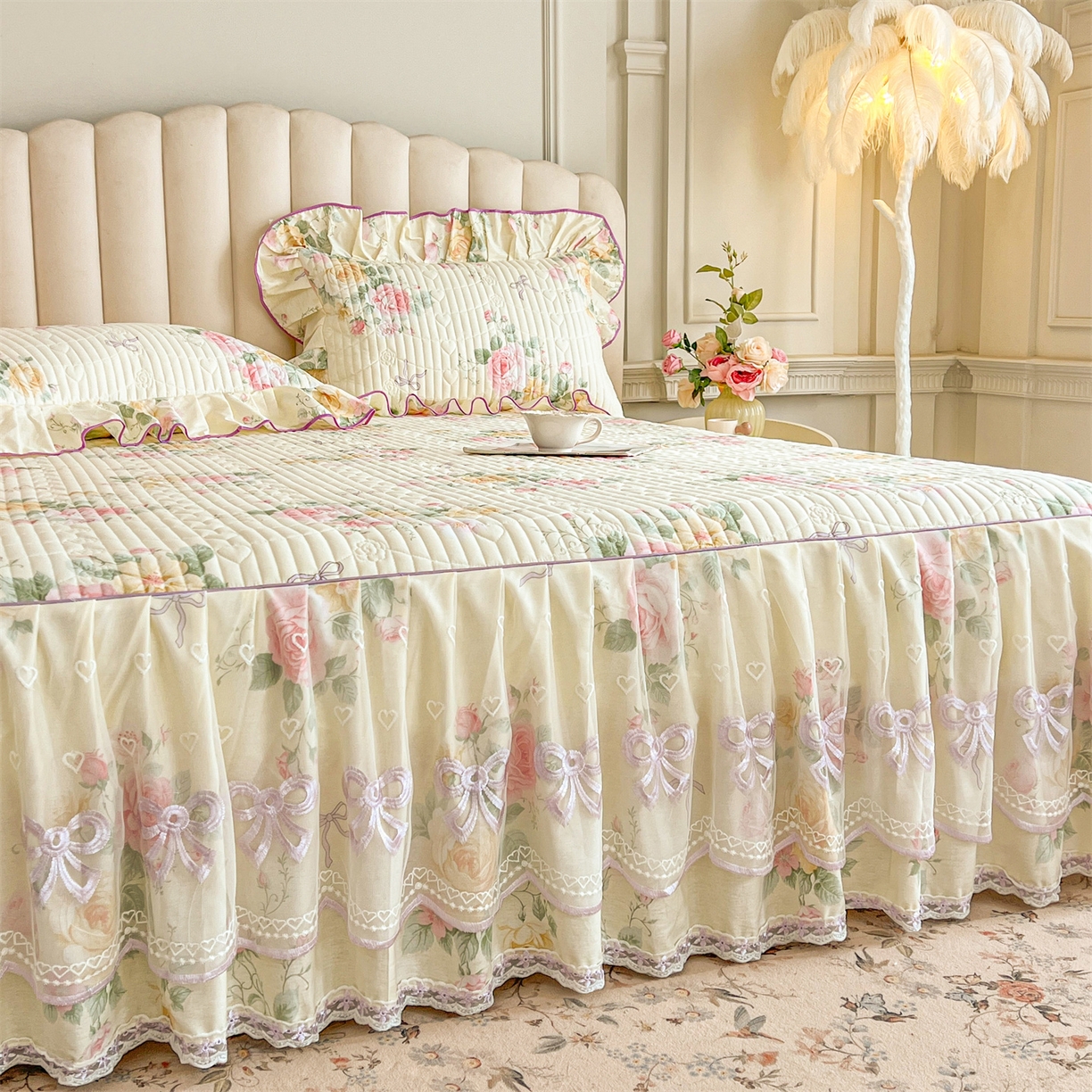 91家纺网 家纺一手货源 找家纺 宜凡家纺 2026新款全棉印花公主风夹棉床裙三件套 沐颜月朵