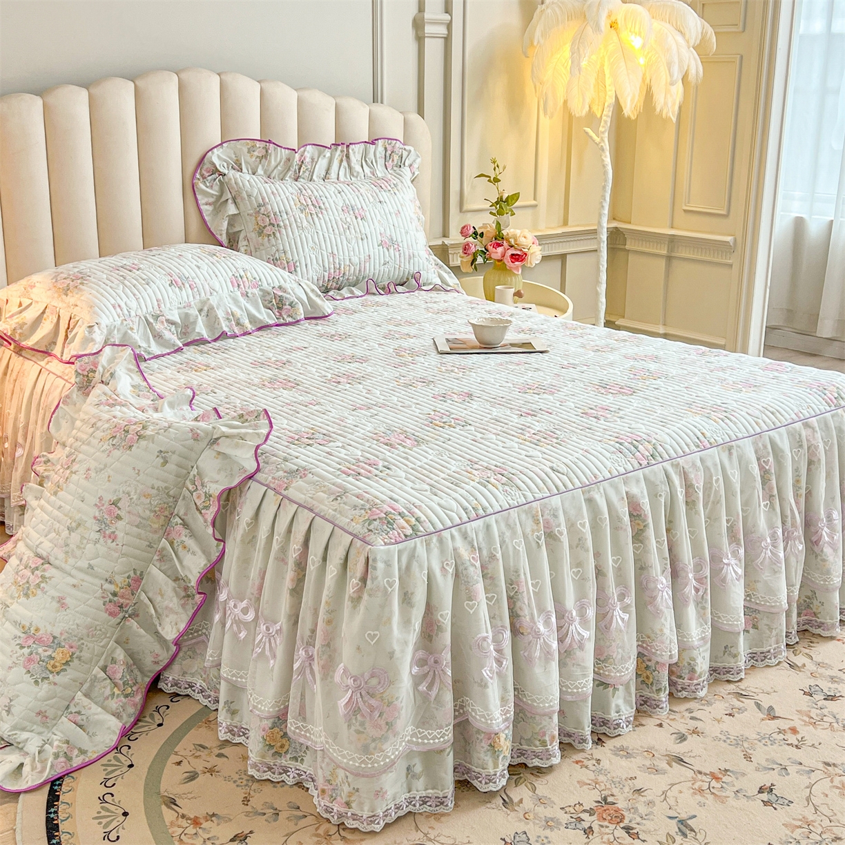 91家纺网 家纺一手货源 找家纺 宜凡家纺 2026新款全棉印花公主风夹棉床裙四件套 朝花心悦