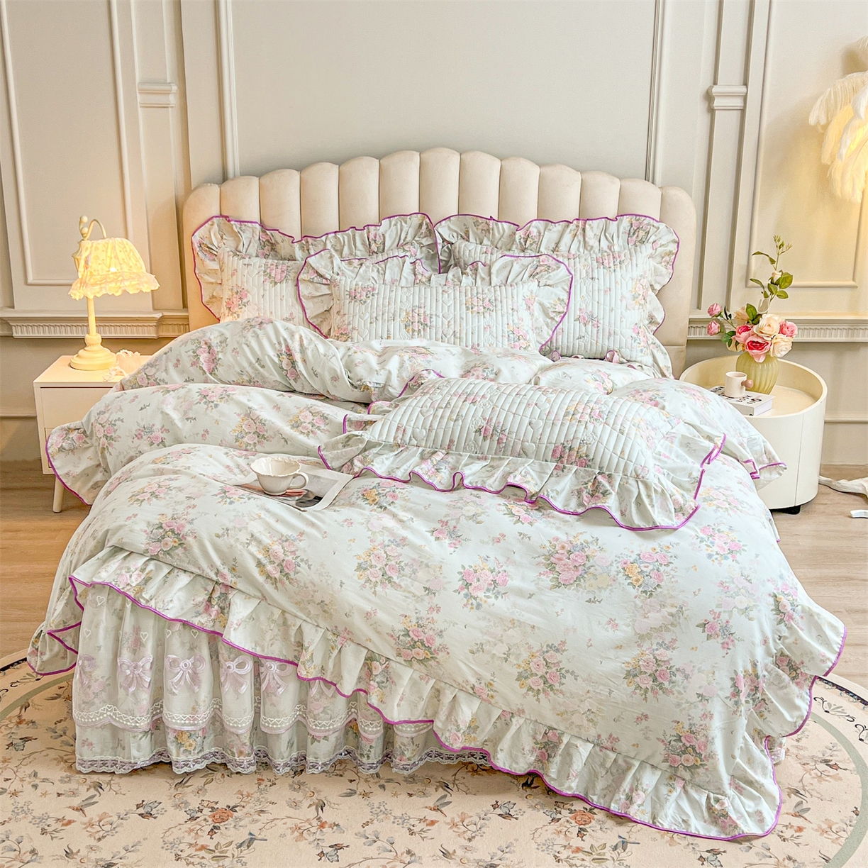 91家纺网 家纺一手货源 找家纺 宜凡家纺 2026新款全棉印花公主风夹棉床裙四件套 朝花心悦