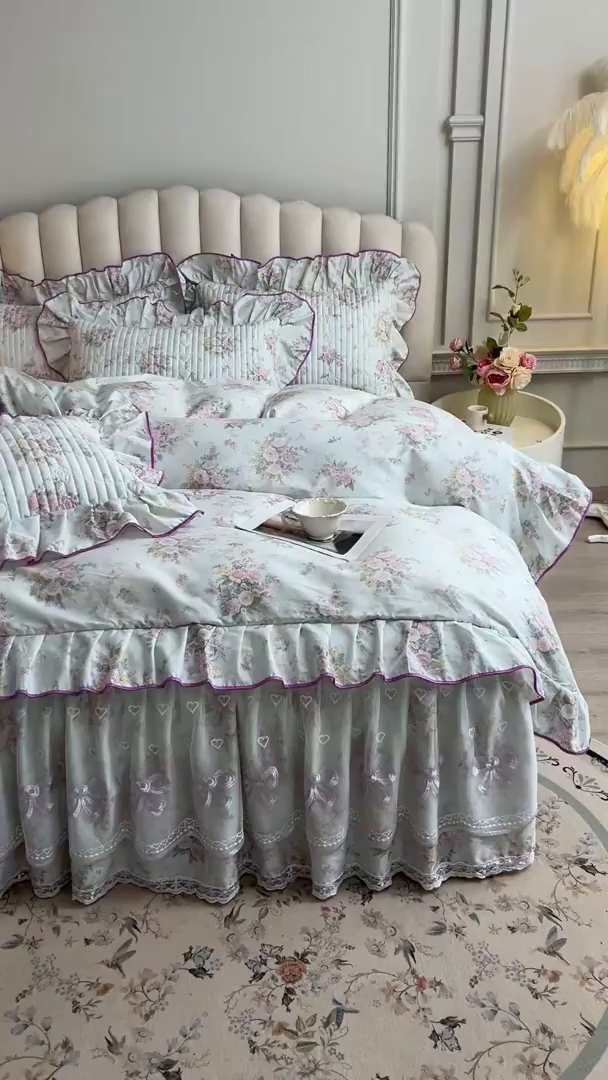 91家纺网 家纺一手货源 找家纺 宜凡家纺 2026新款全棉印花公主风夹棉床裙四件套 朝花心悦