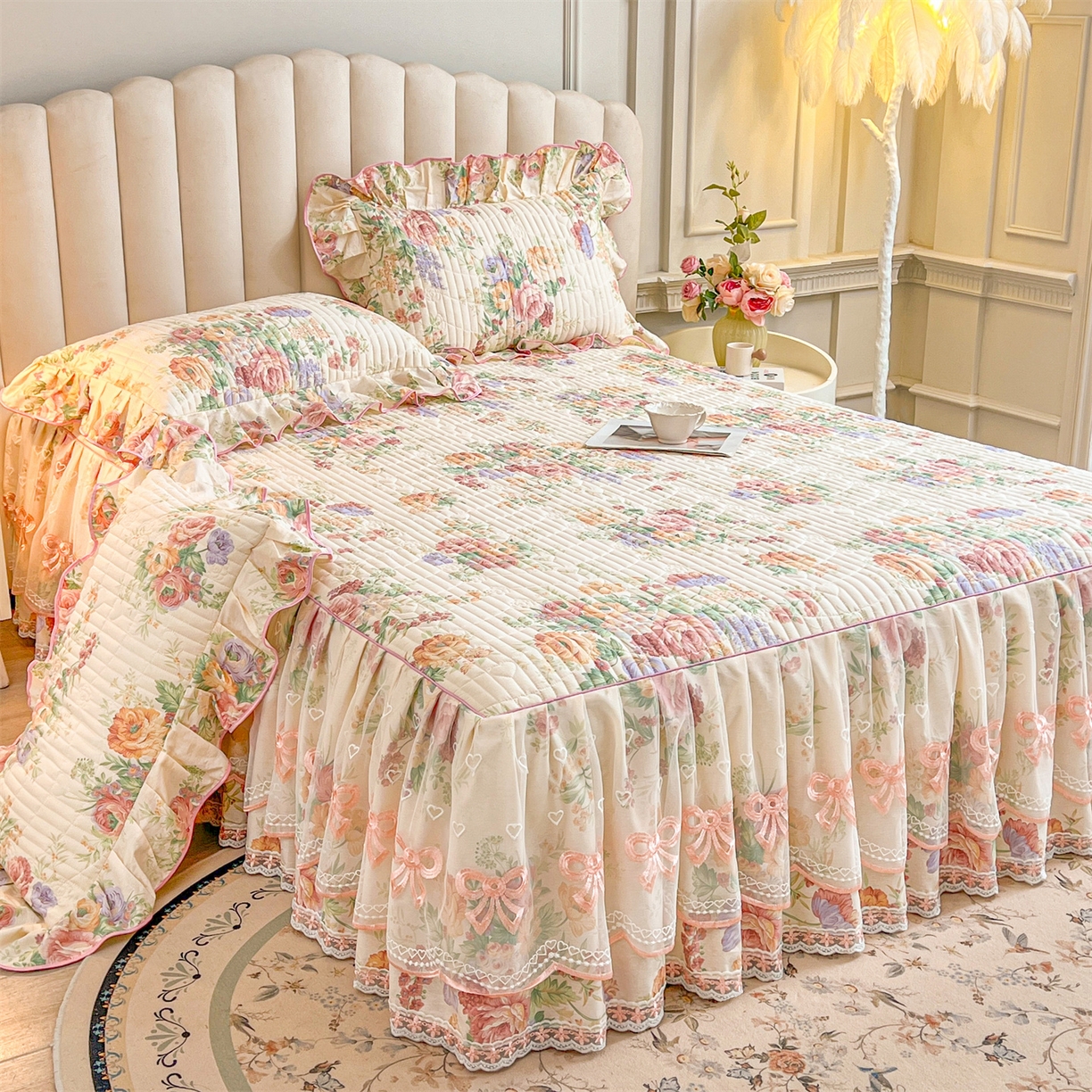 91家纺网 家纺一手货源 找家纺 宜凡家纺 2026新款全棉印花公主风夹棉床裙四件套 春色入梦