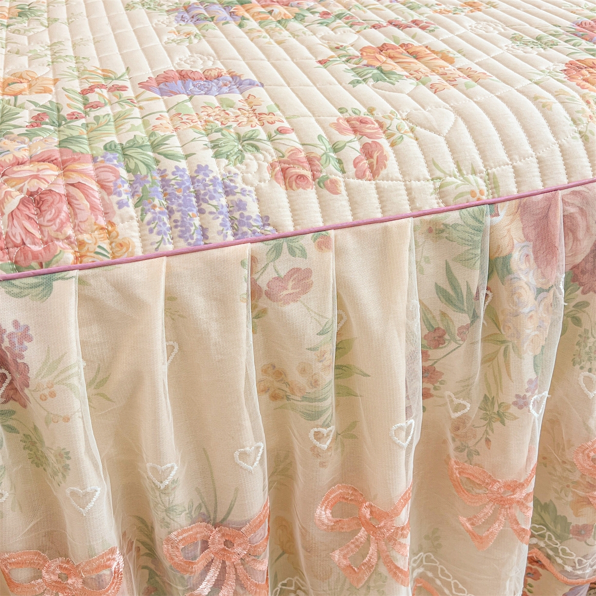 91家纺网 家纺一手货源 找家纺 宜凡家纺 2026新款全棉印花公主风夹棉床裙四件套 春色入梦