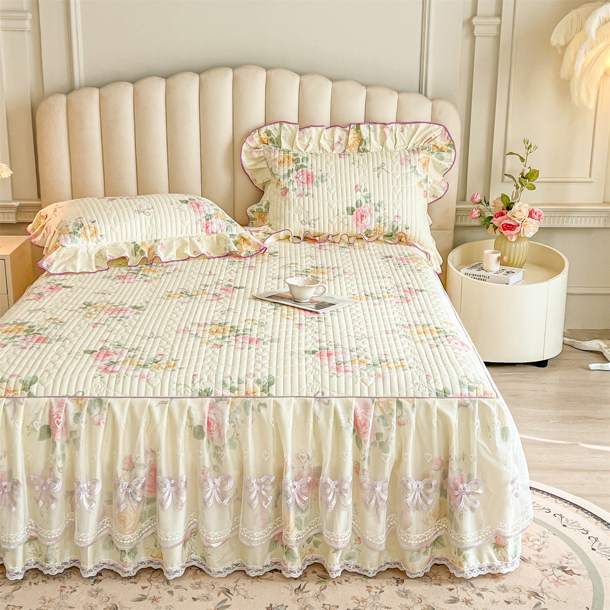 91家纺网 家纺一手货源 找家纺 宜凡家纺 2026新款全棉印花公主风夹棉床裙四件套 沐颜月朵